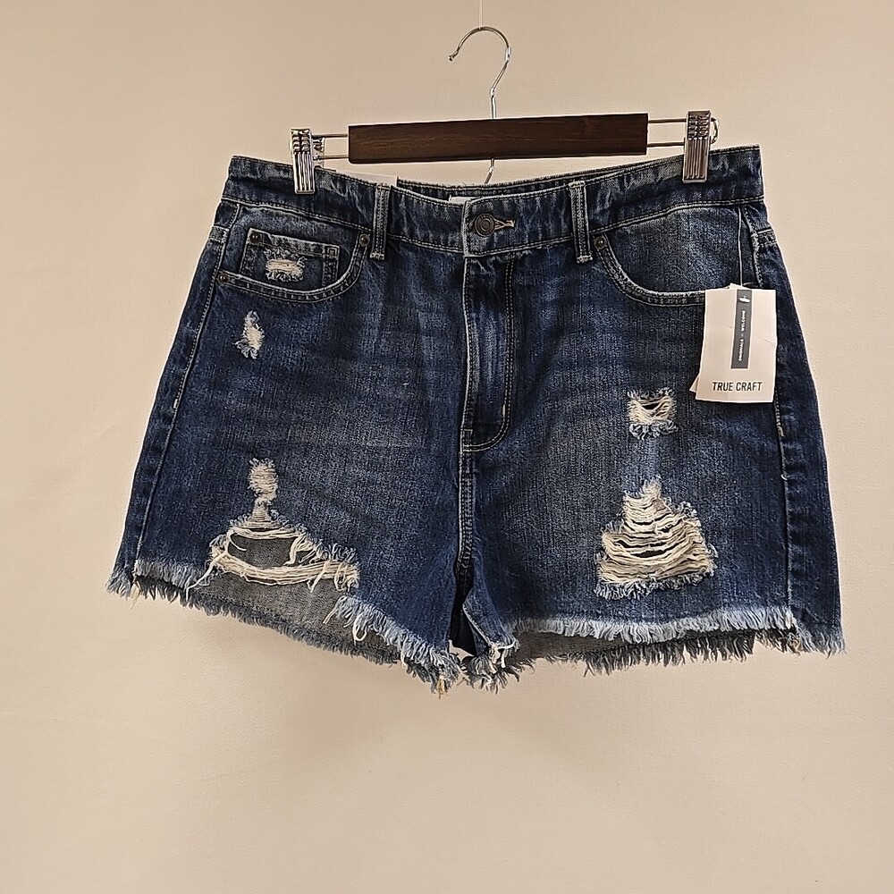 NWT True Craft Distressed Summer High Rise Jean Short Size 13 Woman’s